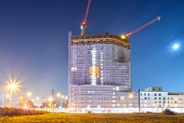 Freestanding WOLFF cranes build high-rise medical services and apartment building in Dusseldorf