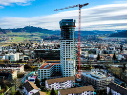 Wenn Wölfe auf einen Bären treffen – drei WOLFF-Krane am BäreTower