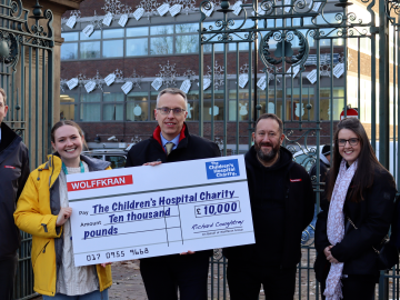 WOLFFKRAN Christmas Donation goes to England