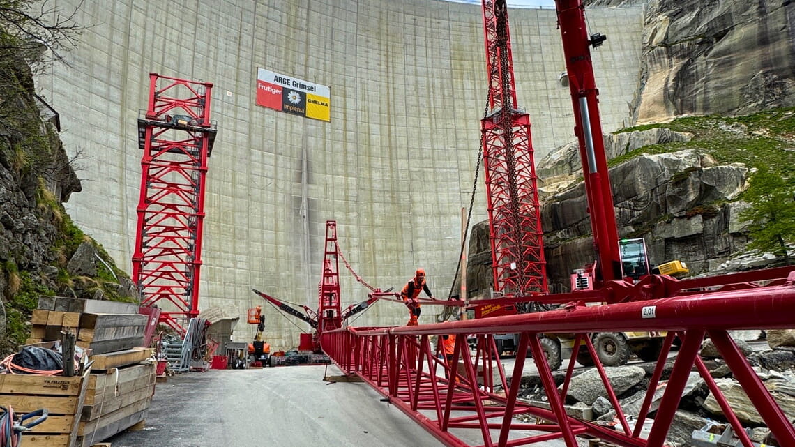 Dismantling of cranes in Grimsel