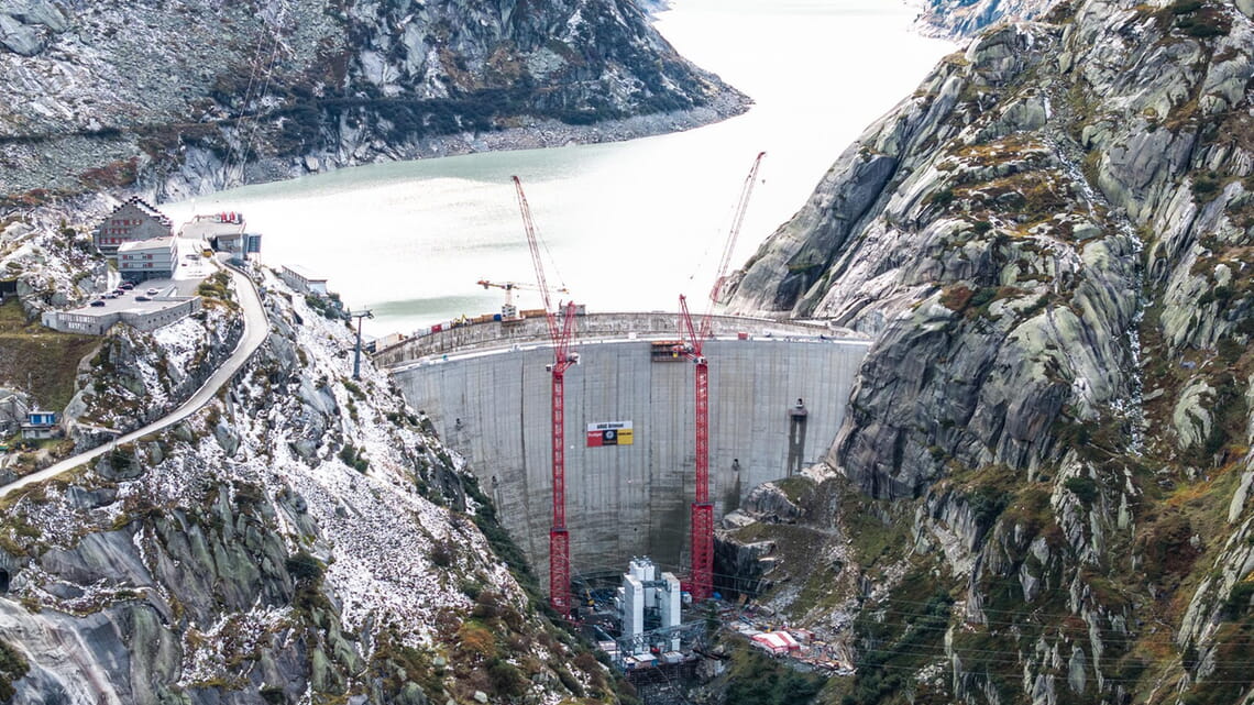 Dismantling of cranes in Grimsel