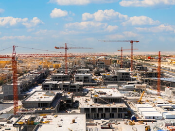 Five WOLFF cranes in 24/7 operation for a business campus in Riyadh