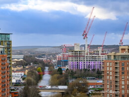 Trois projets, une nouvelle ligne d&rsquo;horizon: les grues WOLFF fa&ccedil;onnent la transformation de Kirkstall Road, Leeds, Royaume-Uni