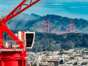 Like Open-Heart Surgery: Two XXL WOLFF Cranes Build a Hospital in San Francisco While Operations Continue