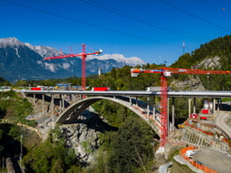 WOLFFs-Schlucht &ndash; zwei WOLFF Krane beim Neubau der Sillbr&uuml;cke auf der Brennerautobahn